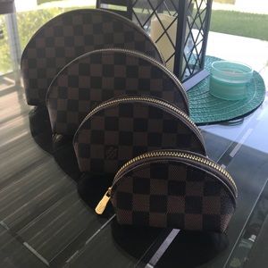 Cosmetic bag set